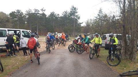 Superbe journée le 29 avril pour l'école VTT : descente du Ventoux !